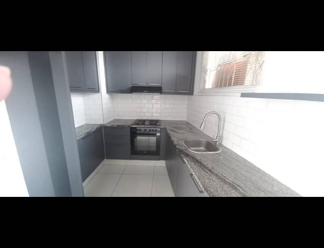 2 BEDROOM FLAT TO LET IN ESSENWOOD